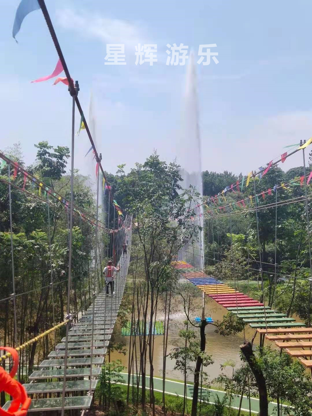 網(wǎng)紅步步驚心吊橋施工廠家：步步驚心吊橋晃動危險嗎？